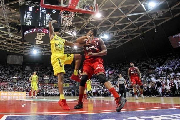 助球员在下 助球员在下